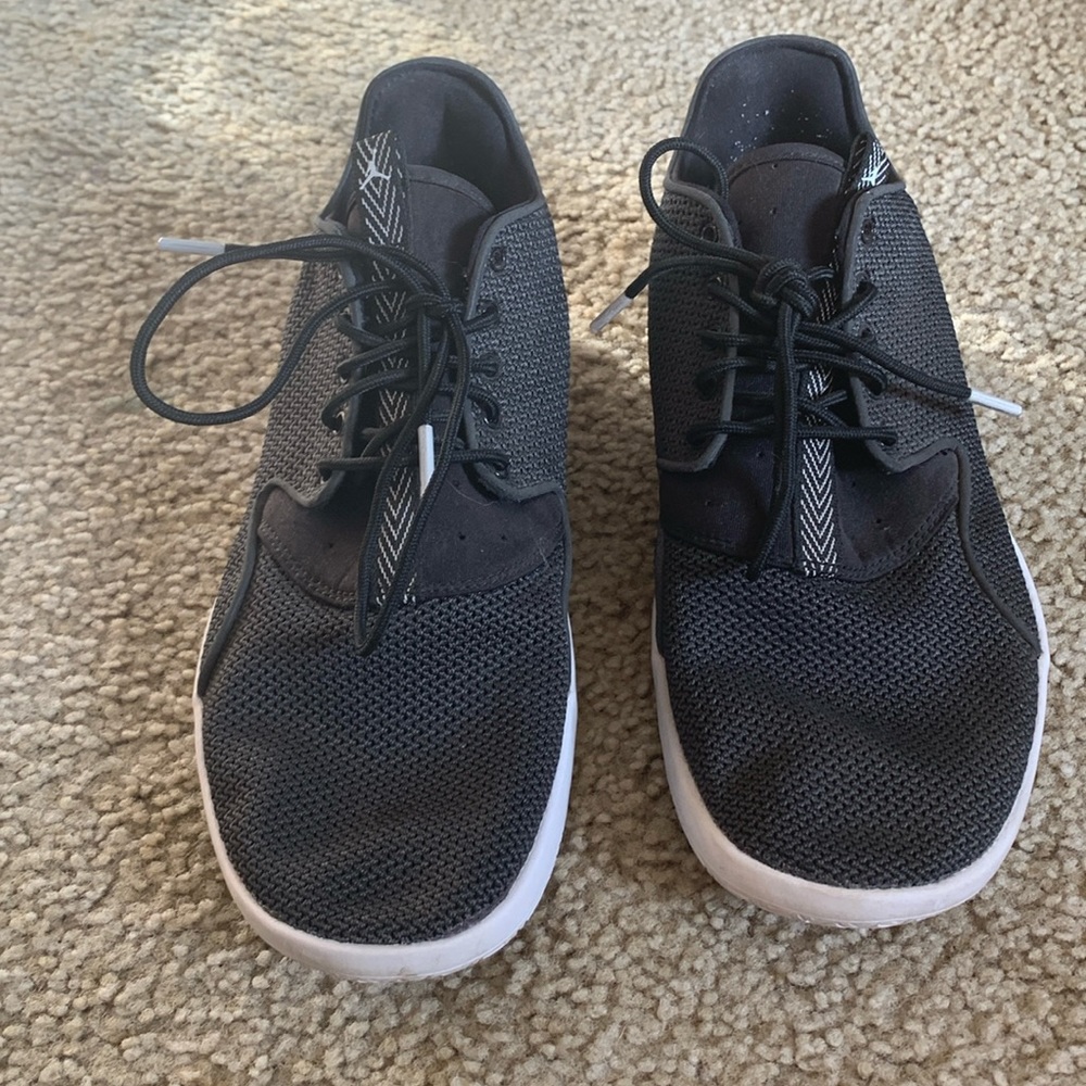 Mens Air tennis shoes black size 8